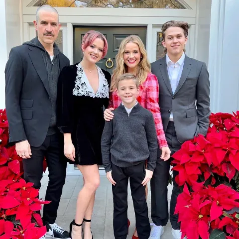 Reese Witherspoon with Her Current Husband and Kids. 