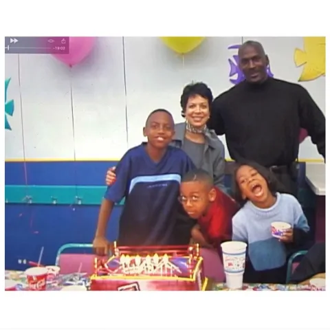 Juanita Vanoy and Michael Jordan with Their Children. 
