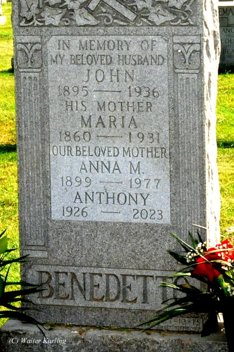 Tony Bennett's Gravestone.
